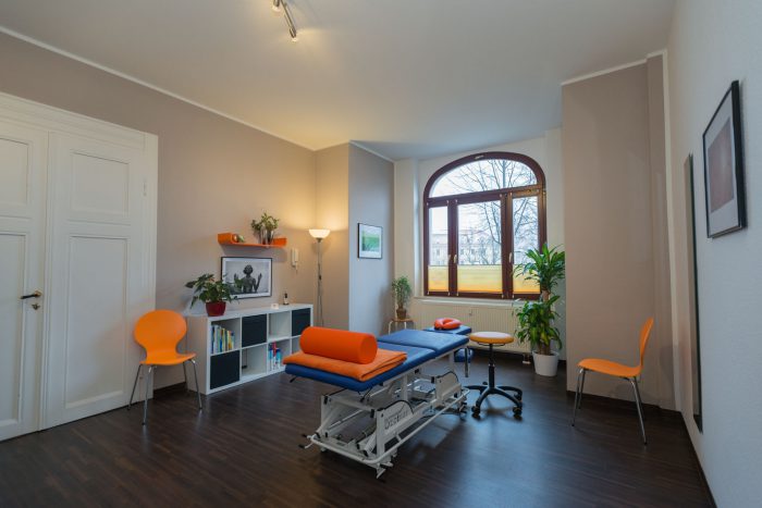 großer Behandlungsraum Physiotherapie Thiele Dresden